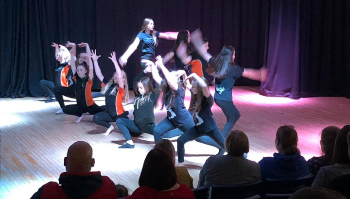 Concert Hart School aus England, Dance&Music as Flash Mob op der Bleech an der Feels (Larochette) - IMG 2
