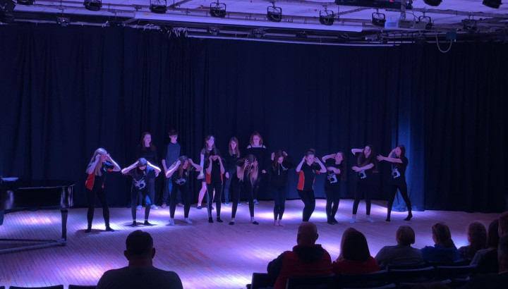 Concert Hart School aus England, Dance&Music as Flash Mob op der Bleech an der Feels (Larochette) - IMG 3